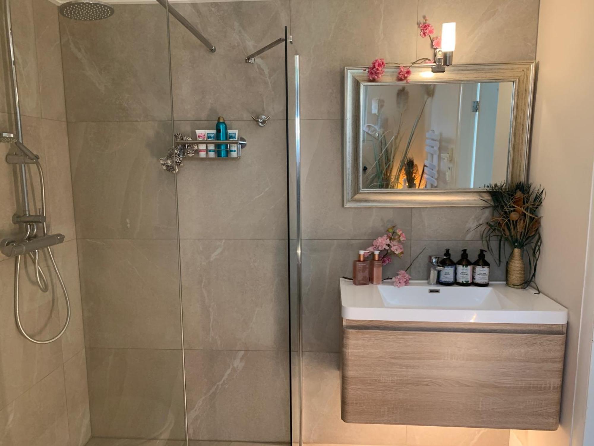 Romantisch Wellness Appartement Met Prive Hottub Sauna Gamesroom Den Ham Bagian luar foto