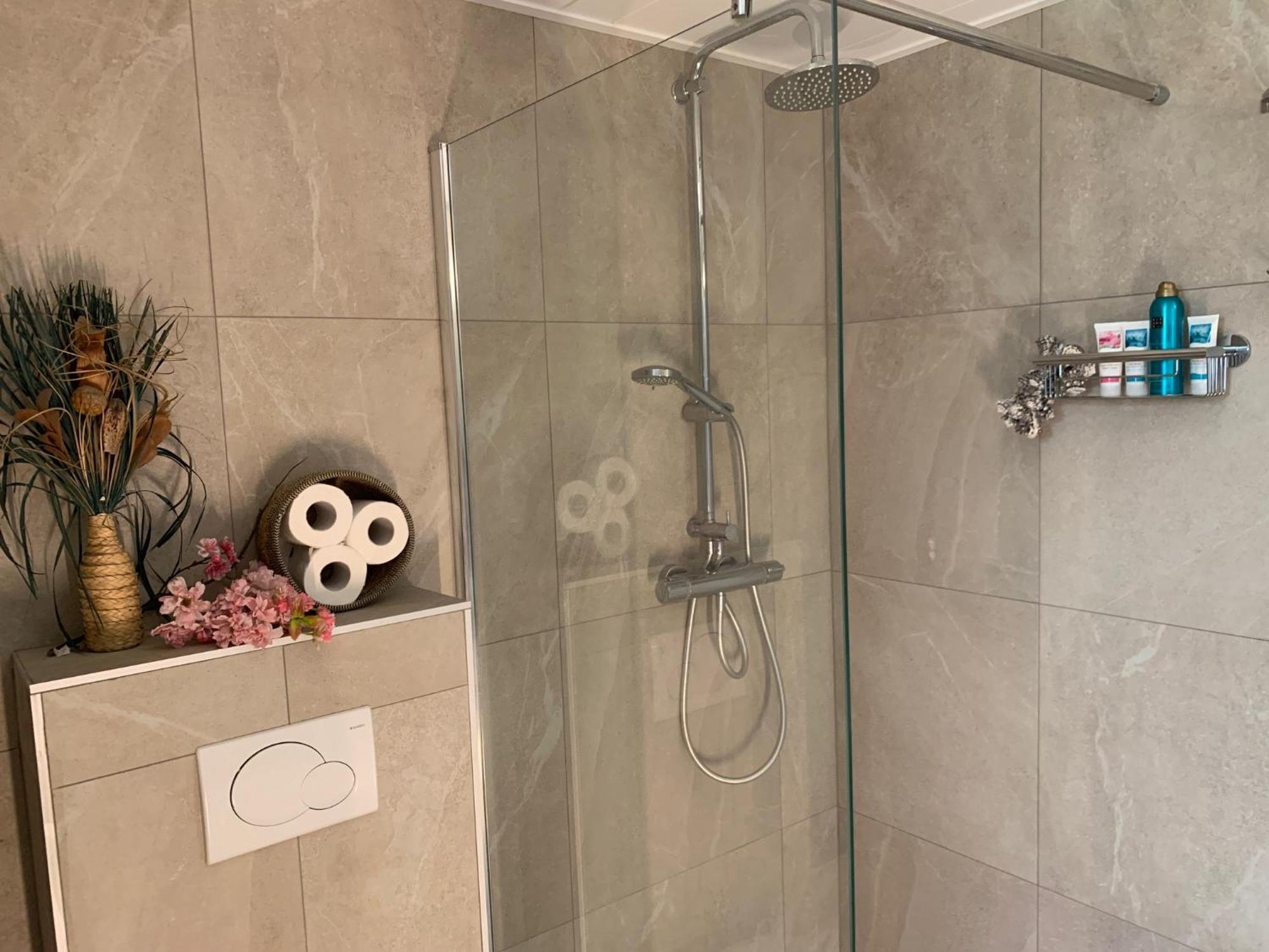 Romantisch Wellness Appartement Met Prive Hottub Sauna Gamesroom Den Ham Bagian luar foto